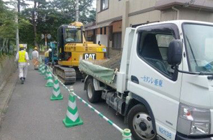 塩竃市で東日本大震災で壊された下水道管をなおしています